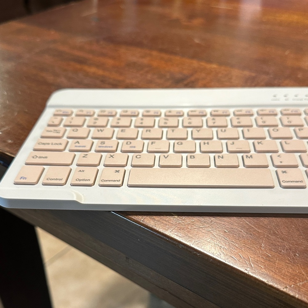 Wireless White and Pink Keyboard - Picture 6 of 8